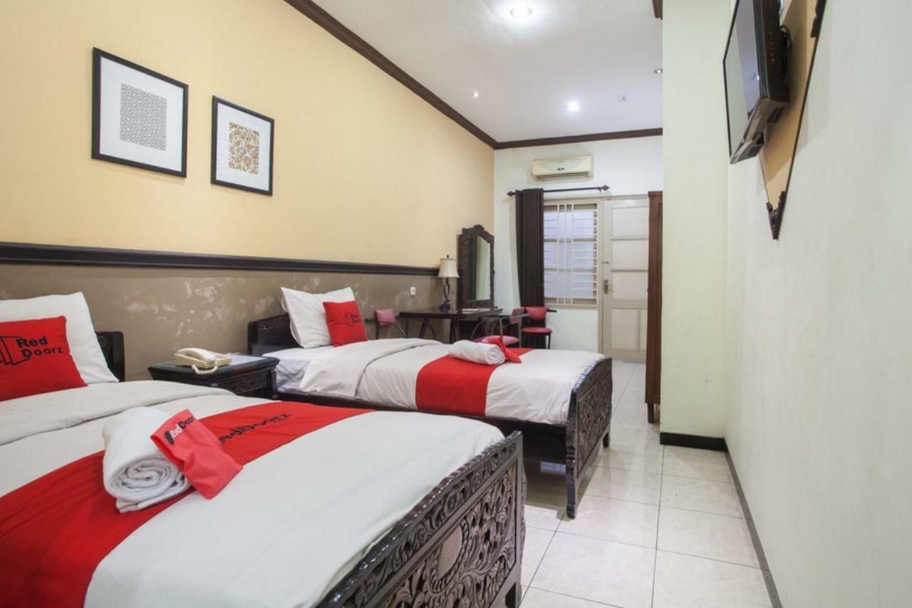 Reddoorz @ Urip Sumoharjo Hotel Surabaya Ngoại thất bức ảnh
