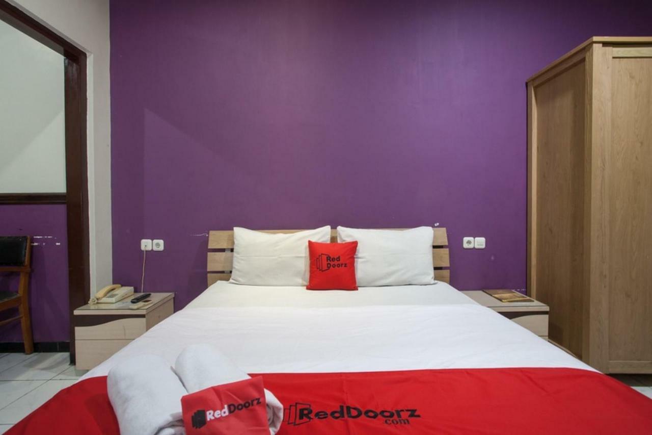 Reddoorz @ Urip Sumoharjo Hotel Surabaya Ngoại thất bức ảnh