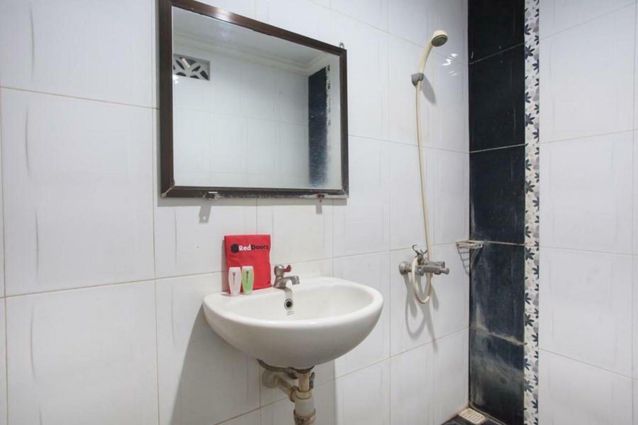 Reddoorz @ Urip Sumoharjo Hotel Surabaya Ngoại thất bức ảnh