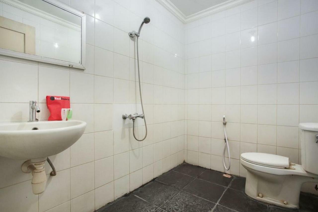 Reddoorz @ Urip Sumoharjo Hotel Surabaya Ngoại thất bức ảnh